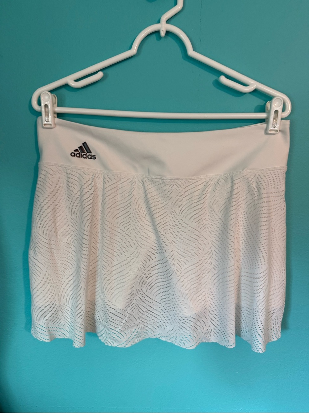 EUC Women’s Adidas Climacool Flirty White Skorts Size Large
